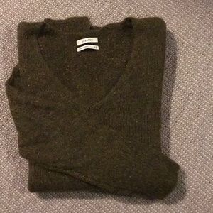 Aritzia vneck Sweater
